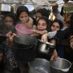 ویدیو تکان‌دهنده از تیراندازی به فلسطینی‌ها هنگام تلاش برای دریافت غذا